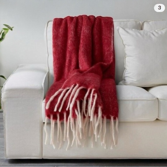 IKEA Klockjulros Red Throw - Picture 1 of 5